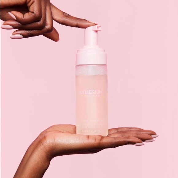 🥝NWT KYLIE SKIN FOAMING FACE WASH 🥝 - Picture 4 of 11